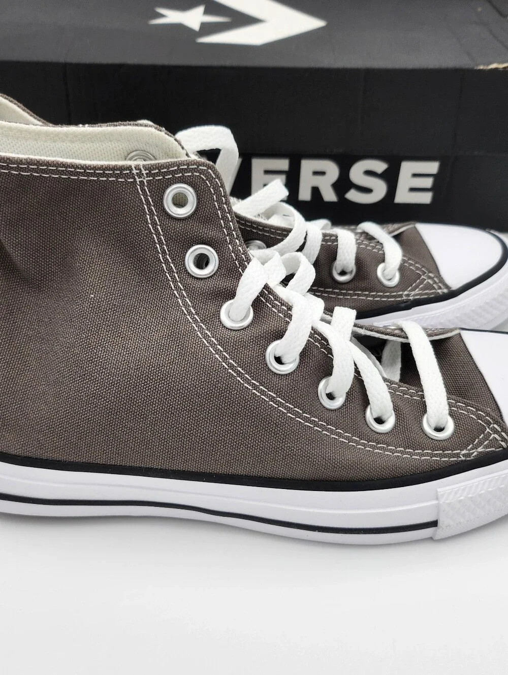 Converse All Stars Chuck Taylor High Top Sneakers - Size 4 Men/6 Women / NIB - Picture 5 of 11
